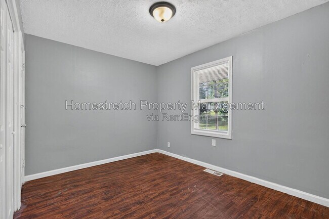 Building Photo - 452 Bluff Dr