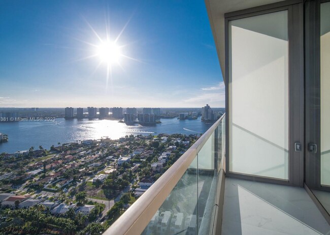 Building Photo - 18975 Collins Ave