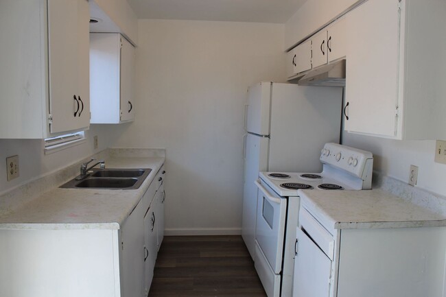 Building Photo - Back On the Rental Market 2 Bedroom Tri-Pl...