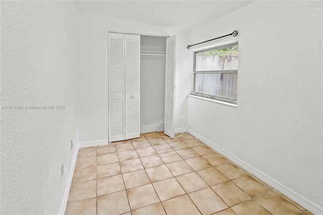 Building Photo - 2213 NW 55th Terrace