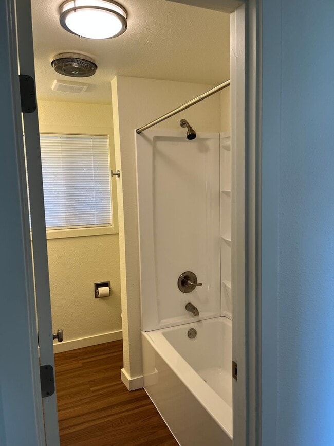 Building Photo - cap03 - NE 106th