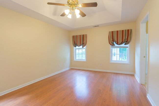 Building Photo - 340 Bedford Dr