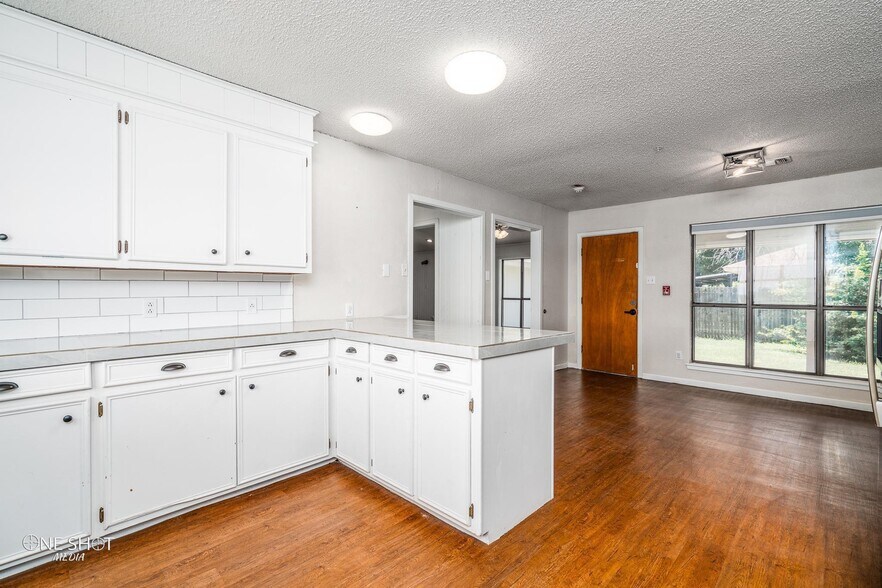 Building Photo - 951 Kenwood Dr