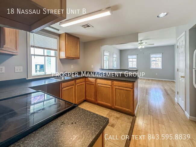 Building Photo - Bright & Spacious 1-Bedroom Upstairs Apart...