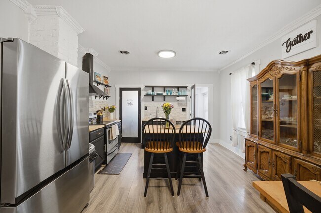 Building Photo - 1080 Green St