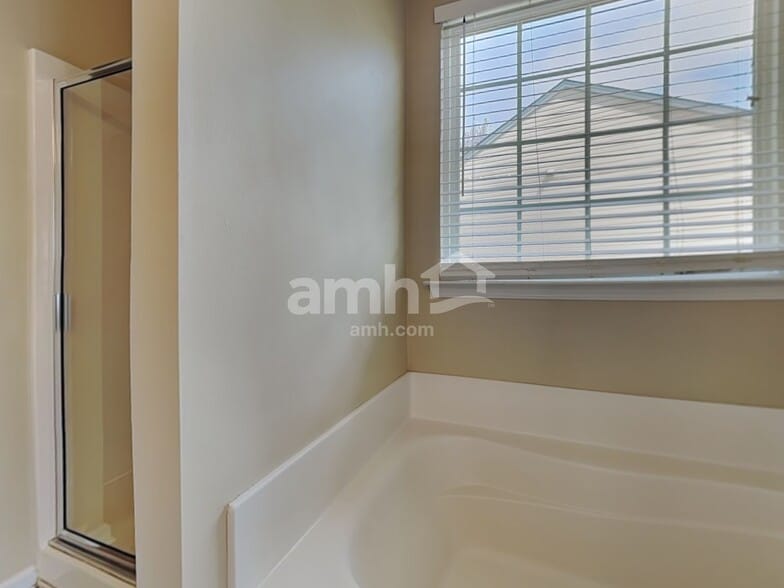 Building Photo - 329 Westminster Dr