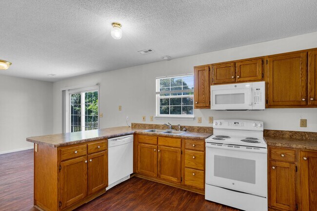 Building Photo - 4401-4403 Cheryl Ct.