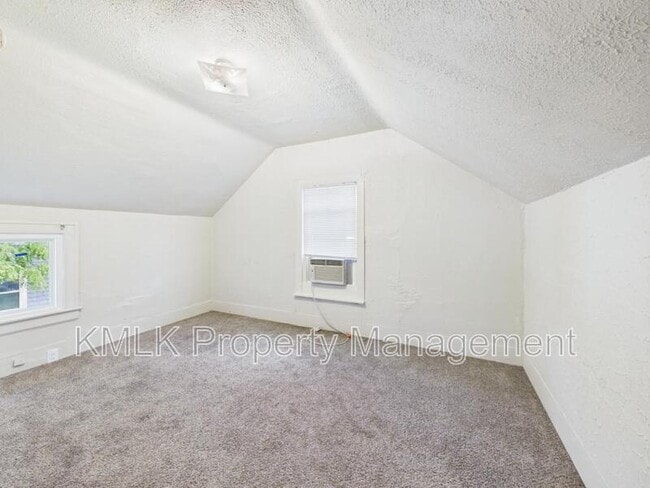Building Photo - 534 Gage St