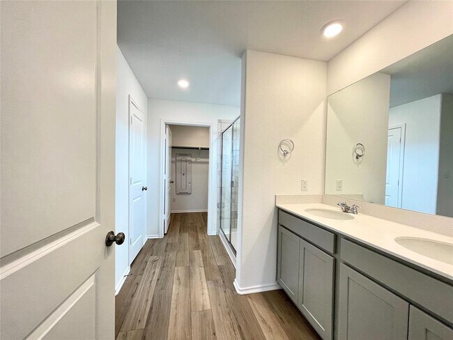 Building Photo - 431 Sebring Cir