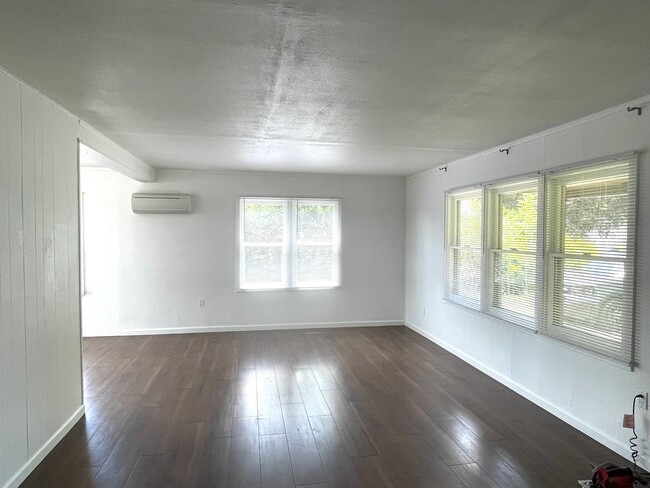 Building Photo - Completely Remodeled Three Bedroom One Bat...