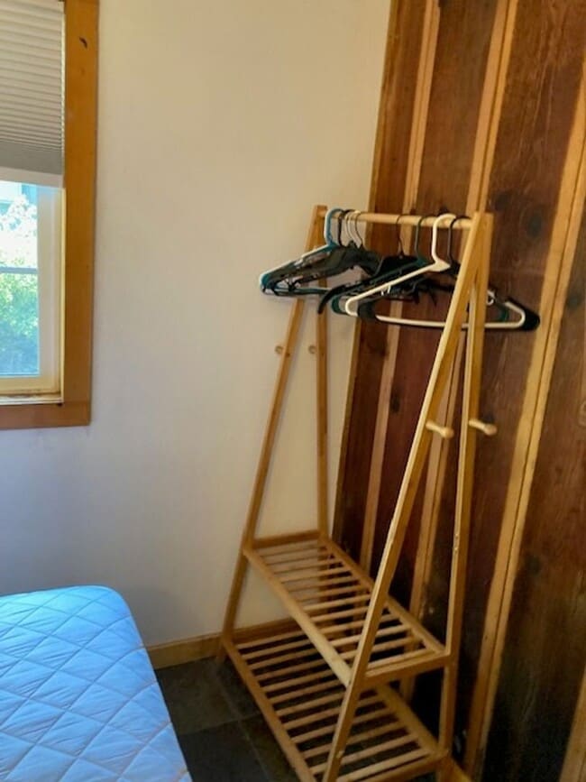 Building Photo - *Small Cozy Furnished Cabin*