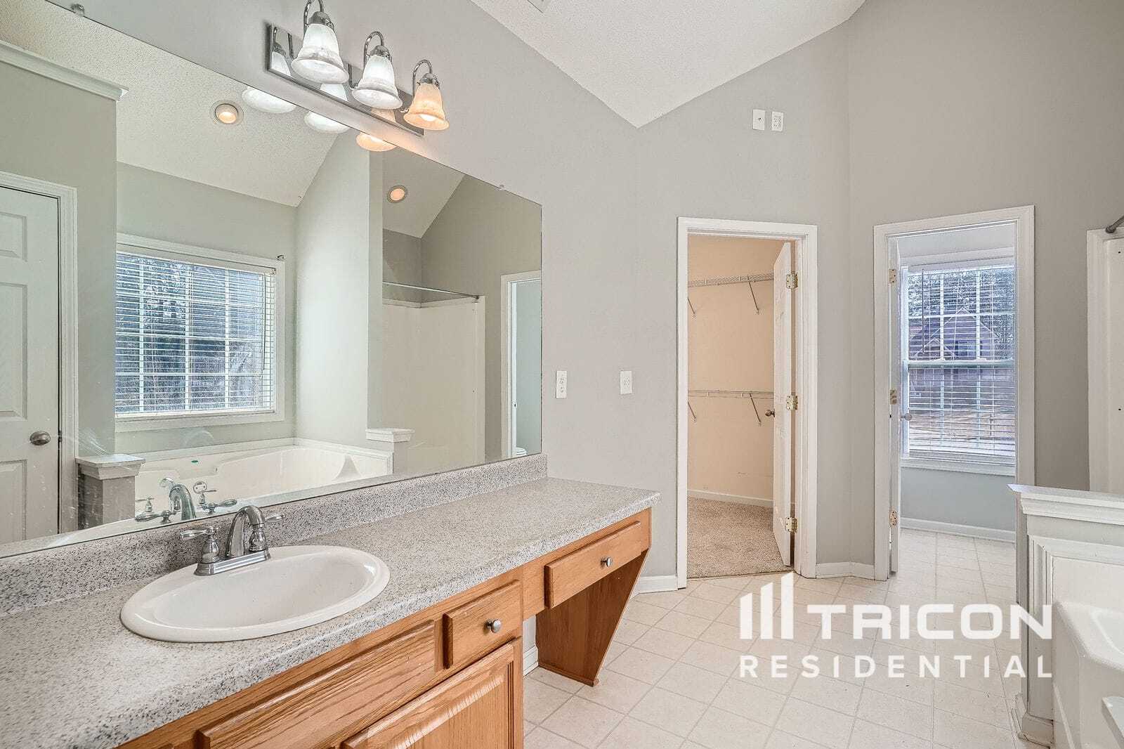 Building Photo - 88 Oliveria Way
