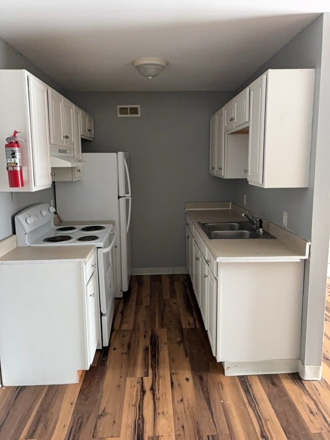 Building Photo - 616 Park Ave