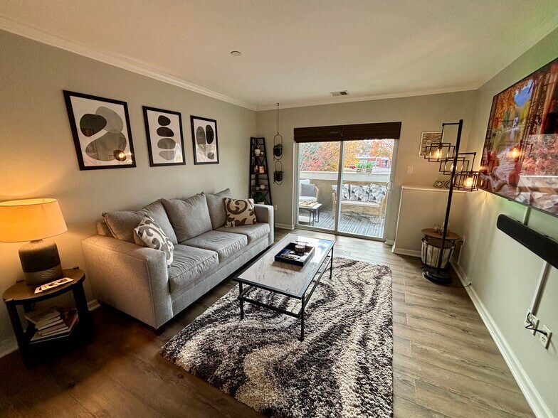 Building Photo - 34 Schoolhouse Dr