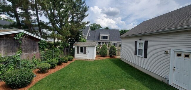 Building Photo - 116 Tolman St