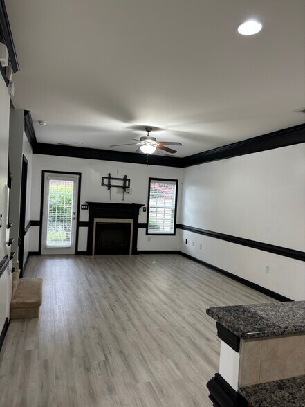 Building Photo - 5006 Waterloo Ave