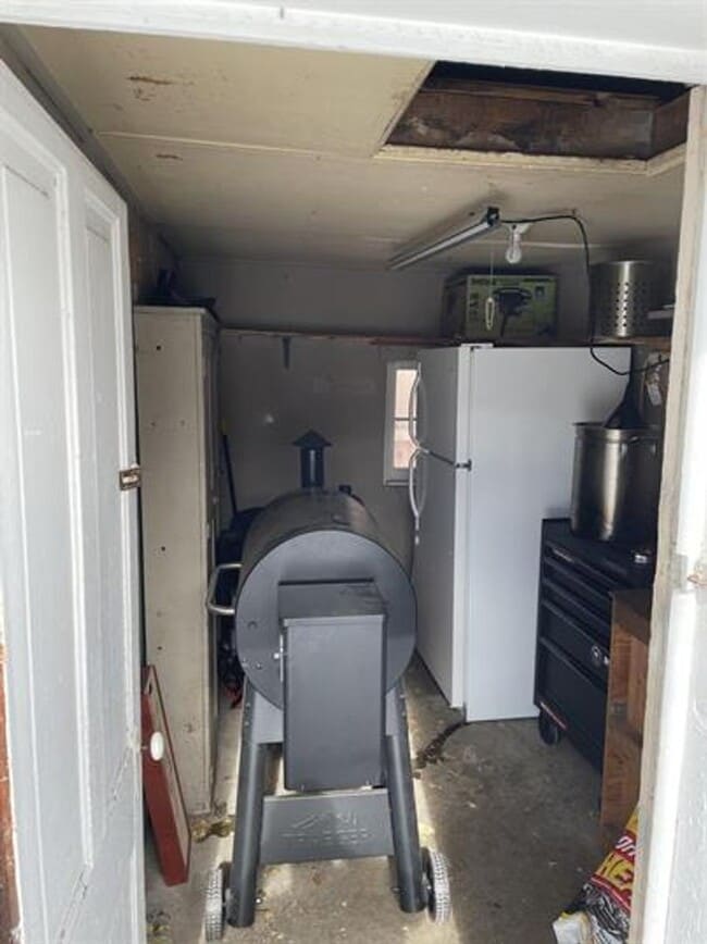 Building Photo - Beautiful remodeled 2 bedroom, 1 bath hous...