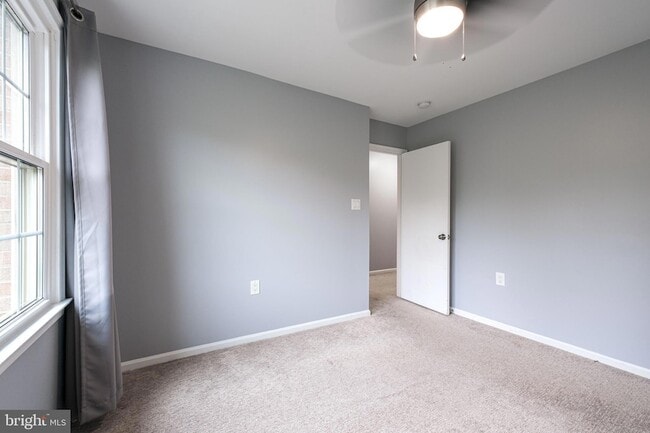 Building Photo - 3818 Vermont Ct