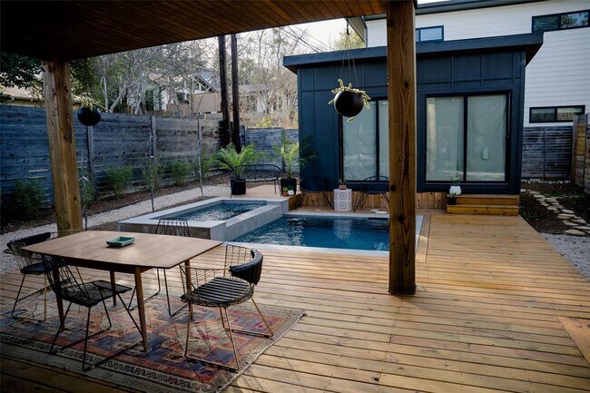 Building Photo - 405 S Park Dr