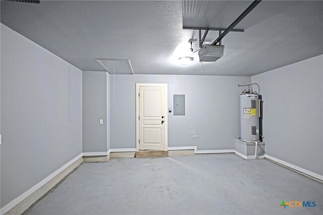 Building Photo - 2207 Hazelwood Dr