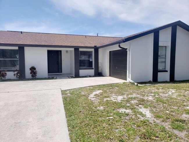 Primary Photo - GREAT 3 bedroom 2 bath all new inside sing...