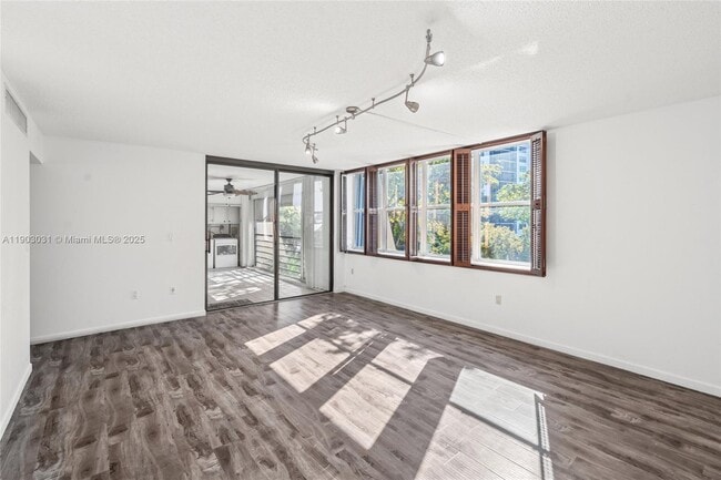 Building Photo - 20291 NE 30th Ave