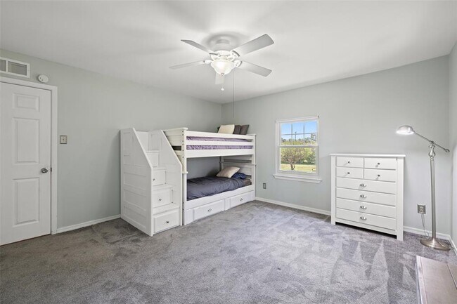 Building Photo - 17700 N Rim Dr