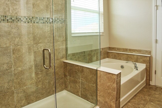 Building Photo - Beautiful 4 bed 3 bath w/loft, 2 story hom...