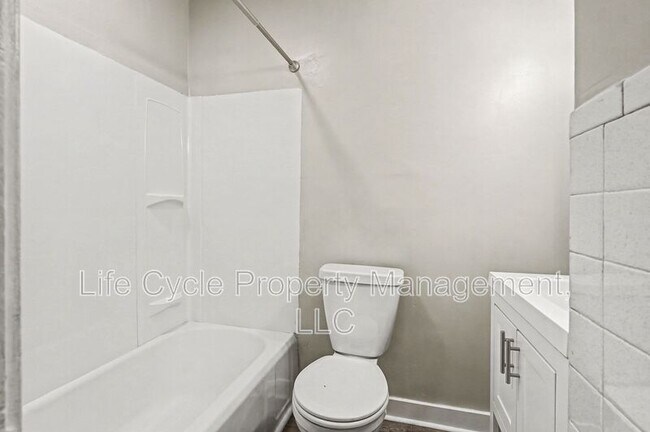 Building Photo - 507 Eastern Ave SE