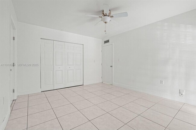 Building Photo - 15504 Sharpecroft Dr