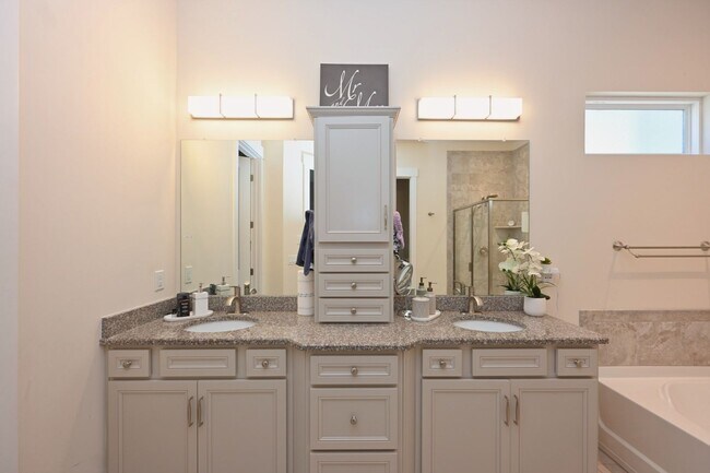 Building Photo - **EXECUTIVE HOME IN WILLIAMSON COUNTY WITH RARE WALK-OUT BASEMENT AND TONS OF STORAGE**