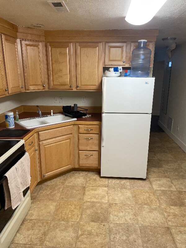 Building Photo - 236 Custer Ave