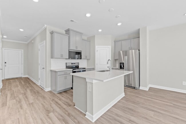 Building Photo - 3BR/2BA Townhouse Available JUNE 5!