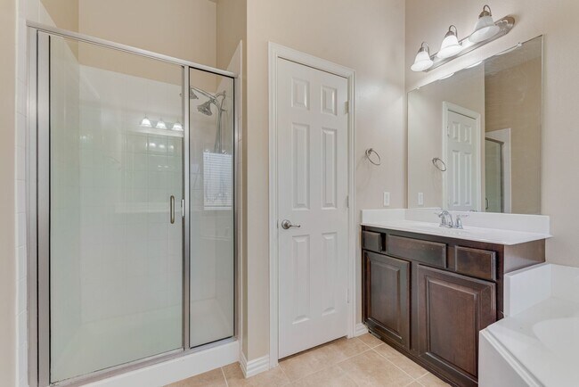 Building Photo - 621 Tumbleweed Dr