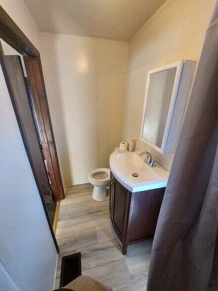 Building Photo - 410 S Geyers Church Rd