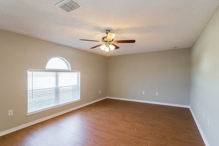 Building Photo - 8730 Lancashire Dr