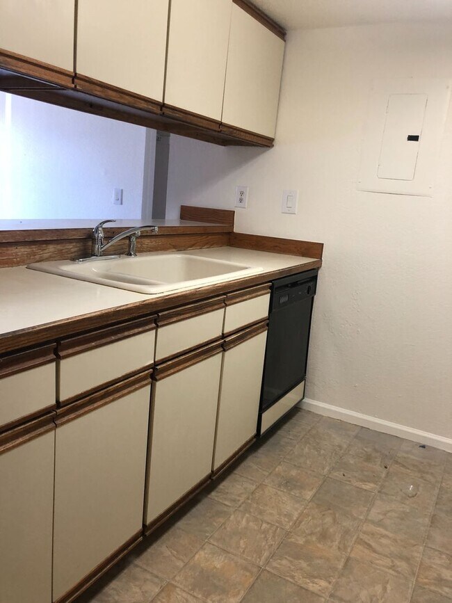 Building Photo - 2 bed/2 bath condo in Arvada