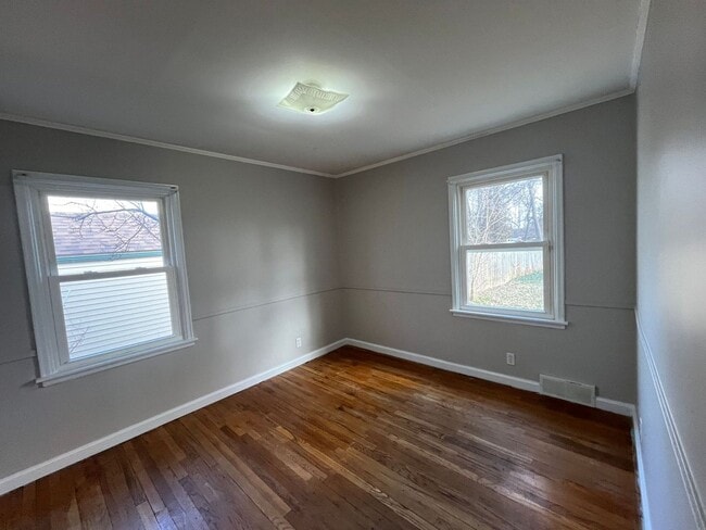 Building Photo - 3 Bedroom / 2 Bath Home!