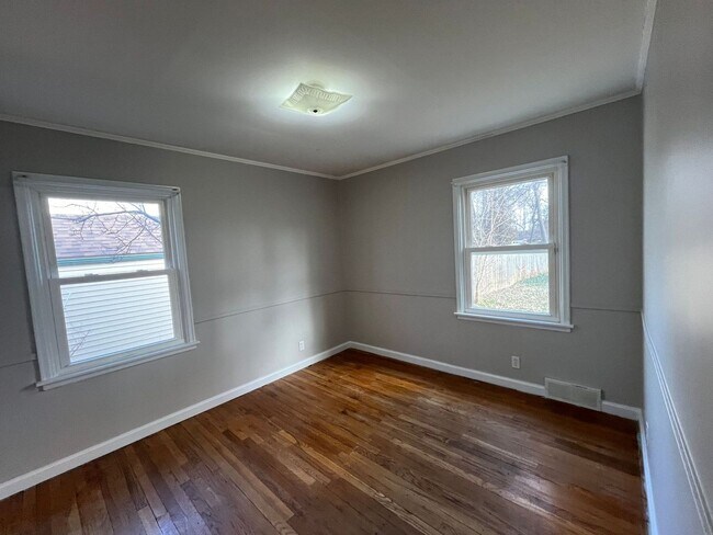 Building Photo - 3 Bedroom / 2 Bath Home! | Omaha, Ne