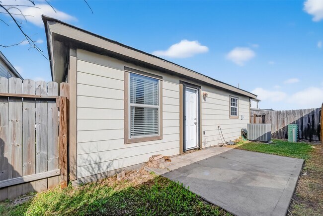 Building Photo - 2614 Skyview Crest Ct