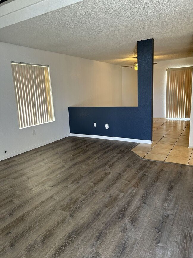 Building Photo - 3 bedroom 3 bath home