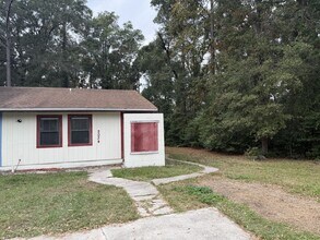 Building Photo - Spacious 2/2 in SW Gainesville – W/D Included & Ready 2/1/26!