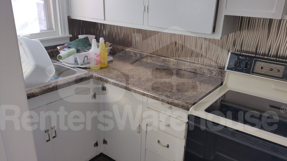 Building Photo - 224 S Park St