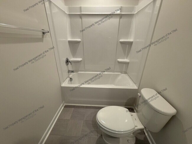 Building Photo - 122 Longleaf Ct