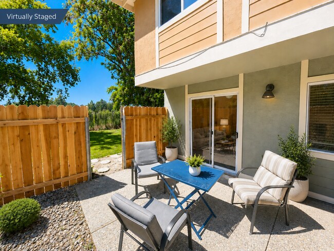 Building Photo - 1536 Drake Dr