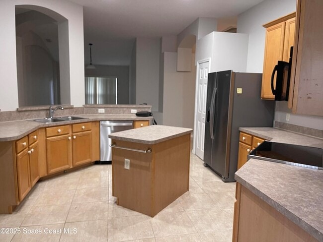 Building Photo - 1044 Sedgewood Cir