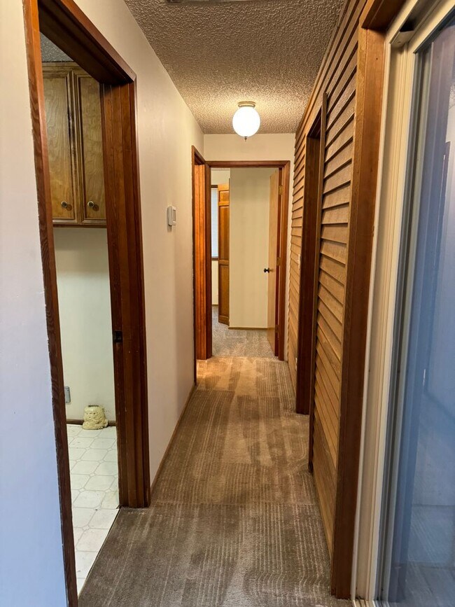 Building Photo - Spacious secluded house in Thurston Hills!