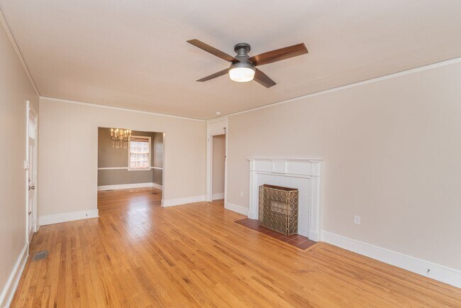 Building Photo - Charming 3-bedroom/2-bath single-family ho...