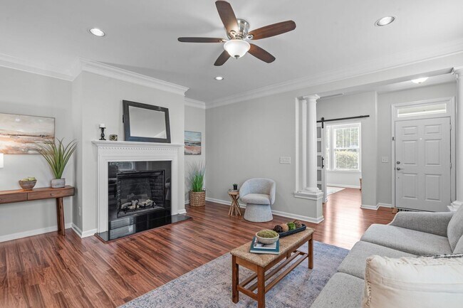 Building Photo - Stylish 2BR+Office (Optional 3rd Bedroom),...