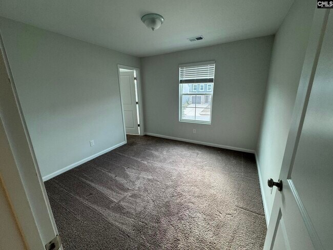 Building Photo - 1052 Crescent Corner Dr